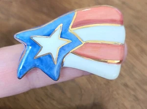 Patriotic Shooting Star Red White Blue Flag 4th Of July Brooch Ceramic & Enamel - Imagen 1 de 6