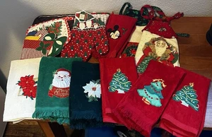 13 Piece Lot Of  Vintage Christmas Embroidered Hand Towels Hot Pads Hang Towels - Picture 1 of 8