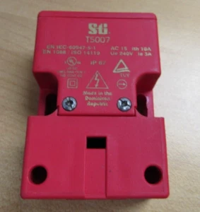 Omron STI T5007-11SM Safety Interlock Switch - Picture 1 of 6