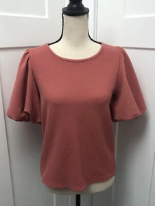 Green Envelope Women’s Short Puff Sleeve Textured Top Mauve Small - Picture 1 of 10