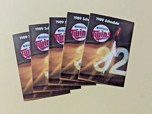 One (1) Lot of 5 - 1989 Minnesota Twins Baseball Pocket Schedules ⚾️⚾️ - Picture 1 of 2