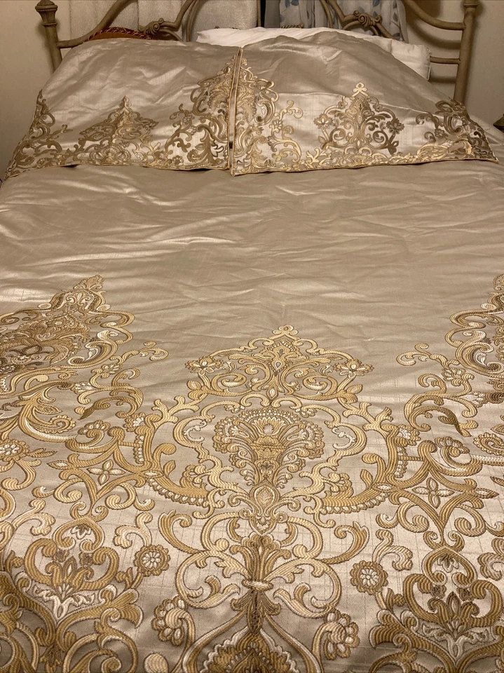 3 PCs Bombay Queen Comforter Set  2 Shams - Image 1 of 4