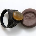 Antyczny pierścionek ozdobiony brązem z prawdziwym kamieniem greckim indo