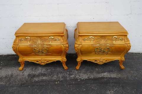 French Carved Large Bombay Serpentine Nightstands Bedside End Tables a Pair 4955 Cover