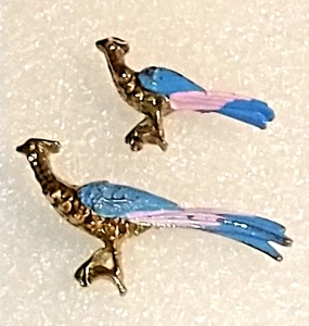 Vintage Two PELICAN Brooch Pin ~ Pink, Blue, Gold-tone ~ Signed Taiwan - Picture 1 of 3