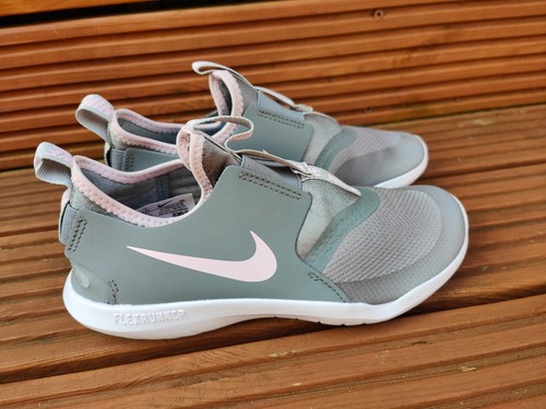 Nike Flex Runner scarpe da ginnastica sportive slip on per ragazze taglia 12 UK 30 EU nuove