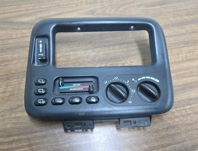 Dodge Grand Caravan 1996-2000 aire acondicionado calefacción control de clima con bisel OEM. 4677217 Foto 1 de 4