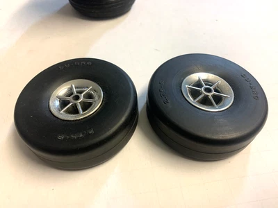 Du-bro 2.75-S Rubber Wheels For R/c Model Airplanes Plastic Hubs Lightly Used - Image 1 of 4