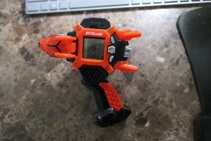 2001 Original Beyblade Driger Shooter Grip Launcher Shooter Hasbro Working Red - Picture 1 of 4