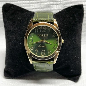 Reloj para mujer Gossip tono dorado correa de cuero verde cuarzo Japón Mvmt PROBADO - Imagen 1 de 5