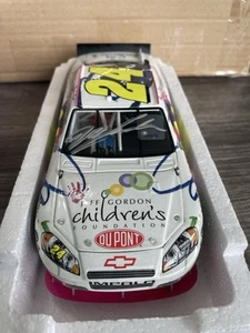 SIGNED 1:24 Jeff Gordon #24 ELLA KIDS FOUNDATION 2010 AUTOGRAPHED PEARL COA - Picture 1 of 6