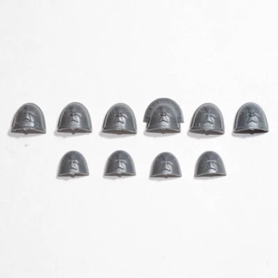 GAMES WORKSHOP Almohadillas de hombro Warhammer 40K Black Templars Crusader Squad x 10 [Bits]