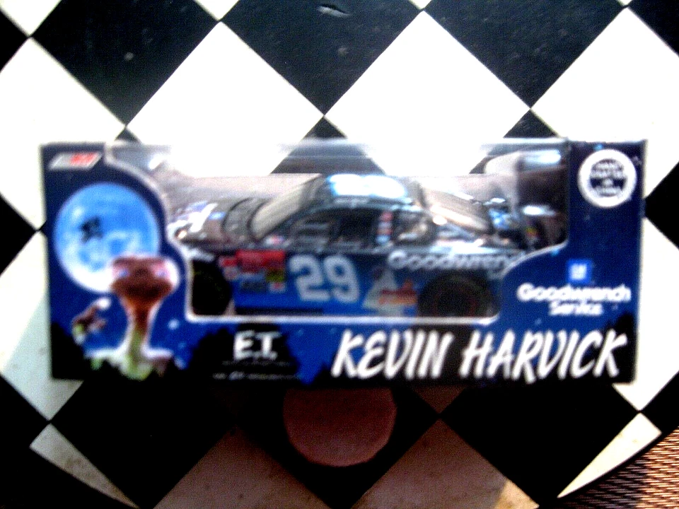 28376 RCCA 2002 HO 1/64 KEVIN HARVICK GOODWRENCH SERVICE/E.T. CARRO CLUBE AZUL - Imagem 1 de 1