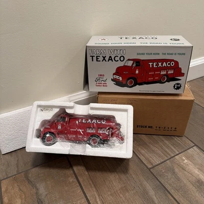 First Gear 1:34 1953 Ford C-600 Farm with Texaco Tanker Stock No. 18-2175 - Image 1 of 4