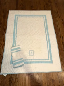 Pottery Barn Baby Harper Schein und Quilt Monogramm A blau und weiß - Bild 1 von 4