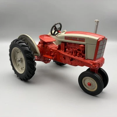 Vintage Ford 901 Select O Speed Tractor Toy 1/16 Diecast ERTL Model Red Farming - Image 1 of 4