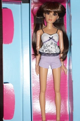 Muñeca Hasbro Lorifina 20" 2007-2008 pelo largo marrón ojos marrones NRFB #3 Foto 1 de 4