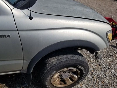 00 2000 TOYOTA TACOMA FENDER RIGHT PASSENGER SILVER SEE IMAGES - Image 1 of 4