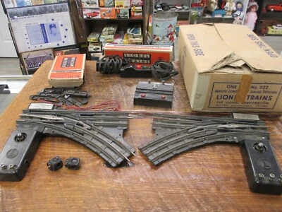Lionel O Gauge No. 022 Remote Control Left & Right Switch Set W/Other Accessorie - Image 1 of 4