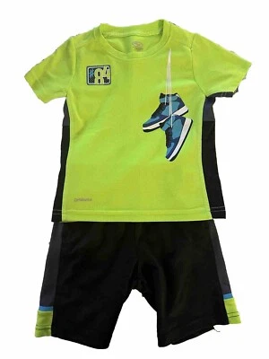 Conjunto de camiseta y pantalones cortos gris oscuro Athletic Works gráfico amarillo neón talla 4T Foto 1 de 4