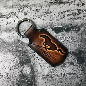 Llavero de cuero hecho a mano con logotipo de Mustang. 1EA - Imagen 1 de 9