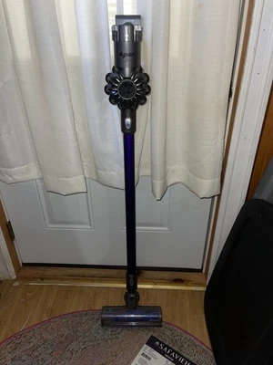 Dyson V6 SV04 Cordless Handheld Vacuum Cleaner WORKS Tested - Image 1 of 4