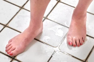 Cinta impermeable de goma para área descalza, cinta antideslizante, cinta de piso (6") paquete de 5 - Imagen 1 de 8
