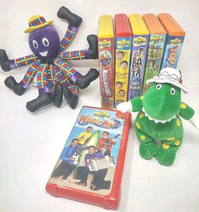 The Wiggles VHS Lot Of 6 Tapes With Talking Octopus And Dinosaur Plush Vintage - Picture 1 of 16