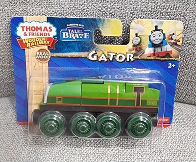 Thomas & Friends GATOR Ferrocarril de Madera Madera Real de Tale Of The Brave NUEVO EN PAQUETE Foto 1 de 3