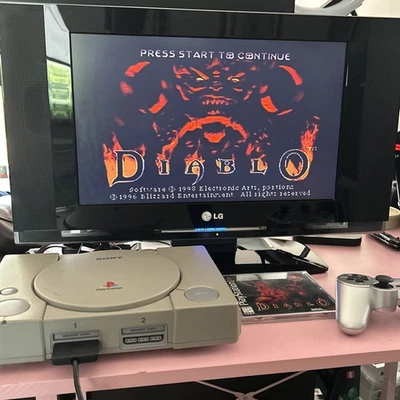 Vintage LG 17LX1R-MB  17" LCD Flat Panel TV 720P Remote S-Video A/V Retro Gaming - Image 1 of 4