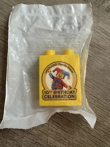 Legoland Florida 10th Birthday Anniversary Celebration Brick Yellow Duplo RARE - Picture 1 of 2