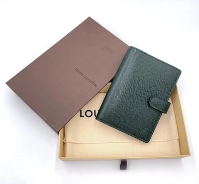 Auténtica agenda Louis Vuitton Taiga verde PM R20414 con caja BA090491 Foto 1 de 4