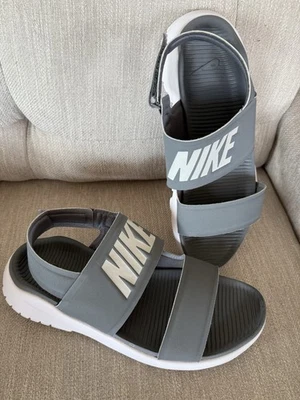 Sandalias Nike Tanjun para mujer talla 8 gris fresco correa ajustable verano Foto 1 de 4