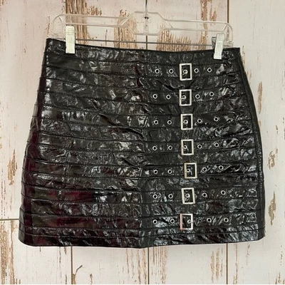 Forever 21. Minifalda de cuero sintético, EMO. Talla grande. ¡En excelente estado! Foto 1 de 4