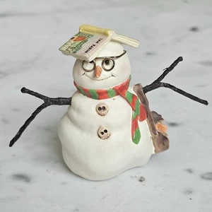 Statuina pupazzo di neve tamburo di libro Hallmark natalizio Mitford decorazione festività natalizie - Foto 1 di 6