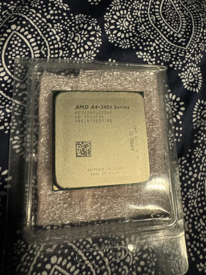 Procesador CPU AMD Socket FM1 A4-3400 AD34200JZ22HX 2,70 GHZ doble núcleo de escritorio Foto 1 de 1