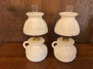 Antikes Paar kleine Öllampen aus Milchglas "Muskatnuss". - Bild 1 von 6