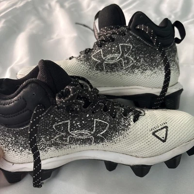 youth football cleats size 2.5 shoes - Image 1 of 4