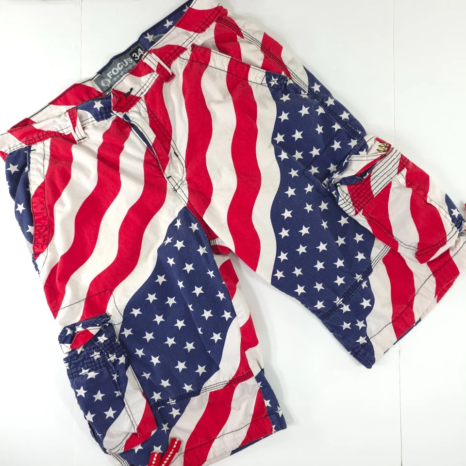 FOCUS 34 PANTALONES CORTOS CARGO ESTAMPADOS BANDERA EE. UU. PARA HOMBRE TALLA 34 ENTREPIERNA 12,5 pulgadas ❗*DEFECTOS* ❗.. Foto 1 de 4