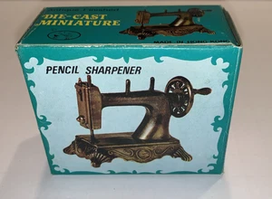 Miniatur Vintage Nähmaschine Bleistiftspitzer Druckguss Metall Puppenhaus 8751 - Bild 1 von 13