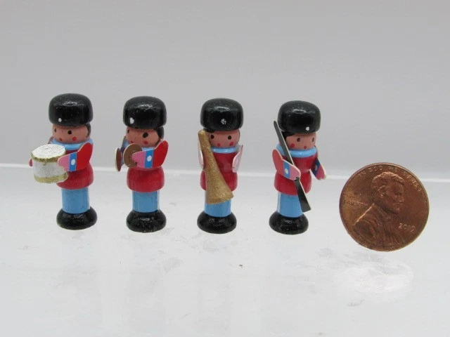 Juego de soldados de juguete de madera en miniatura para casa de muñecas IM65004 Foto 1 de 1