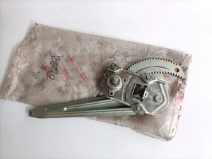Regulador de ventana trasera Nos/Japón., LH para TOYOTA COROLLA KE70 SEDÁN/VAGÓN - Imagen 1 de 3