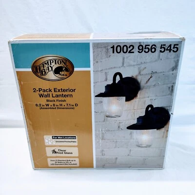 Lanterna de parede externa Hampton Bay pacote com 2 vidro transparente com nervuras acabamento preto - Imagem 1 de 4
