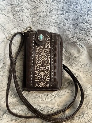 Montana West Pequeño Bandolera Teléfono Celular Cartera Marrón Tachuelas Cuero Bolso sin asas Foto 1 de 4
