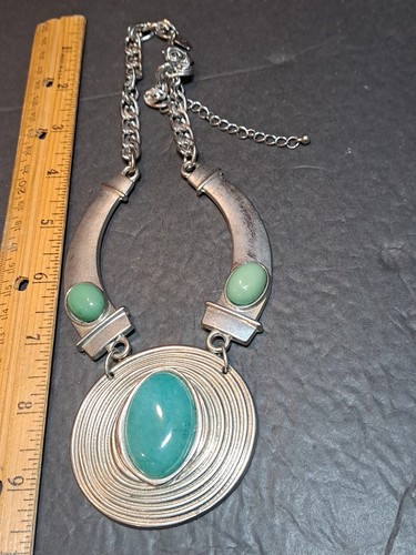 VETEMENTS Collana turchese acrilico bavaglino cabina sud ovest accenti tono argento catena Powwow