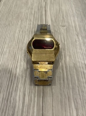 Orologio da polso uomo vintage Bulova Computron quadrante rosso cella 228 COSÌ COM'È - SPEDIZIONE GRATUITA - Immagine 1 di 4