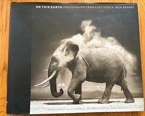 NICK BRANDT HANDSIGNIERTE "AUF DIESER ERDE" 2005 FOTOS aus OSTAFRIKA GROSSES BUCH - Bild 1 von 3