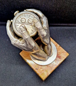 Dlg Yves Lohé - Sculpture bronze argenté mains chronomètre - course auto rétro - Photo 1/20