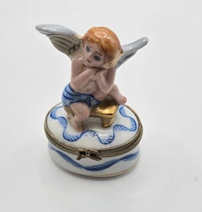 Pequeña caja de baratija firmada por artista pintado a mano querubín principal Limoges Peint Francia - Imagen 1 de 6