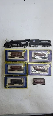 HO Scale Mehano DC 4-8-2 Union Pacific Steam Locomotive With 6 Ore Cars.Tested. - Image 1 of 4